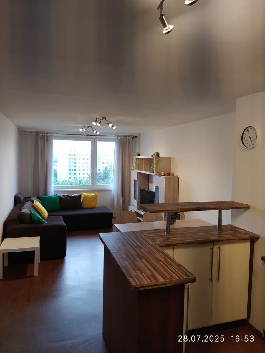Prenájom bytu 4-izbový 90 m², Nechvílova, Praha, Praha Prenájom bytu 4-izbový 90 m², Nechvílova, Praha, Praha