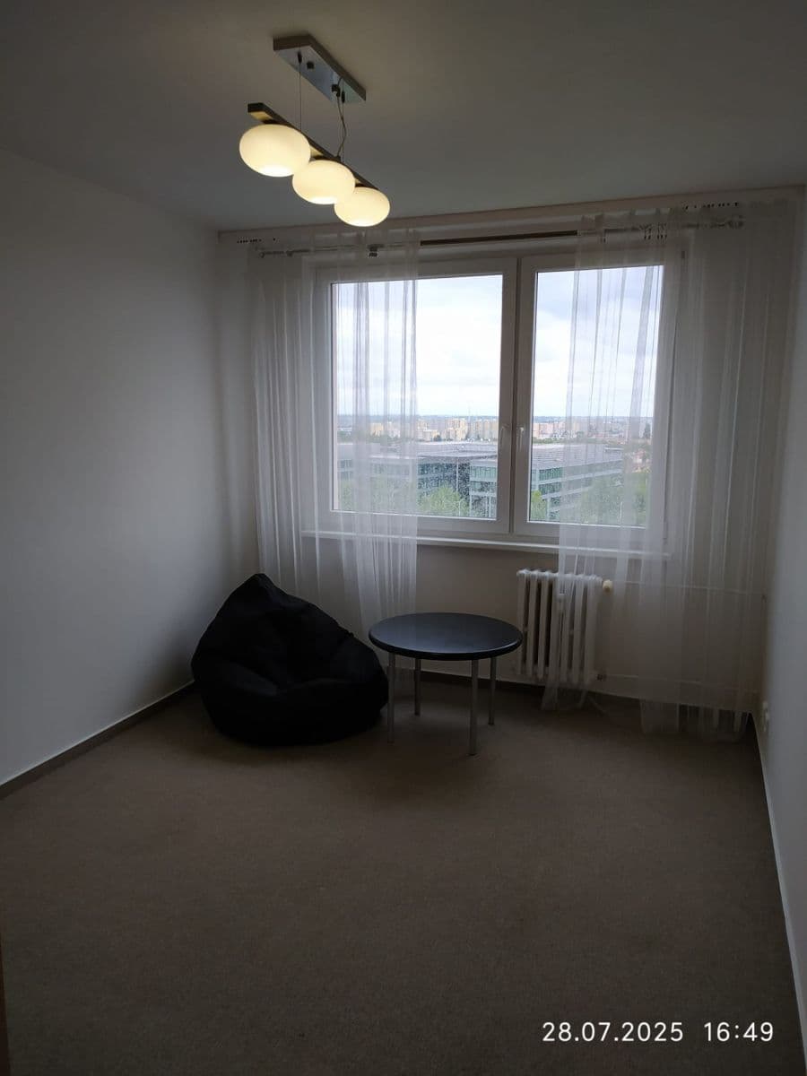 Prenájom bytu 4-izbový 90 m², Nechvílova, Praha, Praha Prenájom bytu 4-izbový 90 m², Nechvílova, Praha, Praha