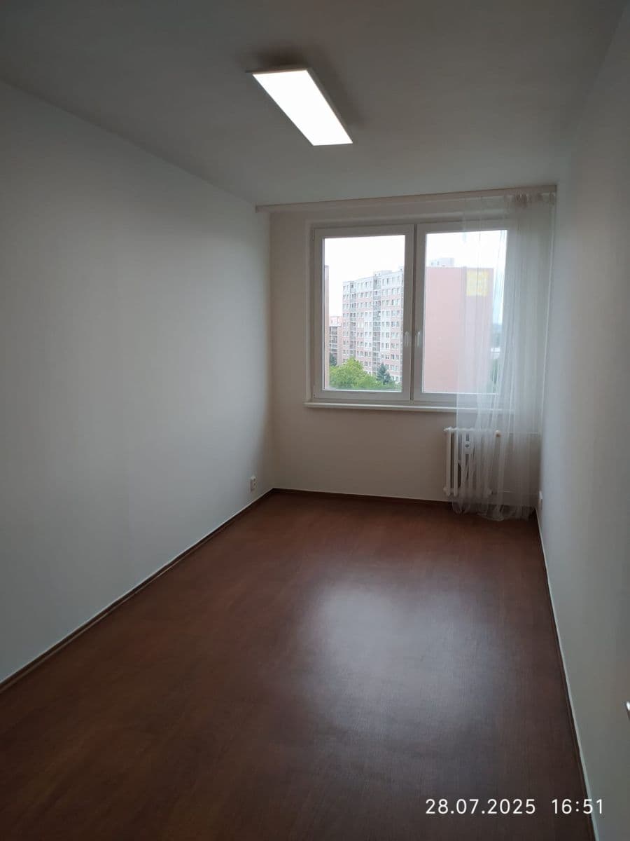 Prenájom bytu 4-izbový 90 m², Nechvílova, Praha, Praha Prenájom bytu 4-izbový 90 m², Nechvílova, Praha, Praha