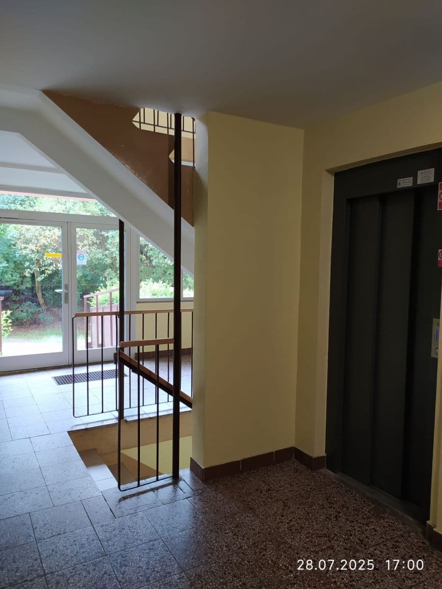 Prenájom bytu 4-izbový 90 m², Nechvílova, Praha, Praha Prenájom bytu 4-izbový 90 m², Nechvílova, Praha, Praha