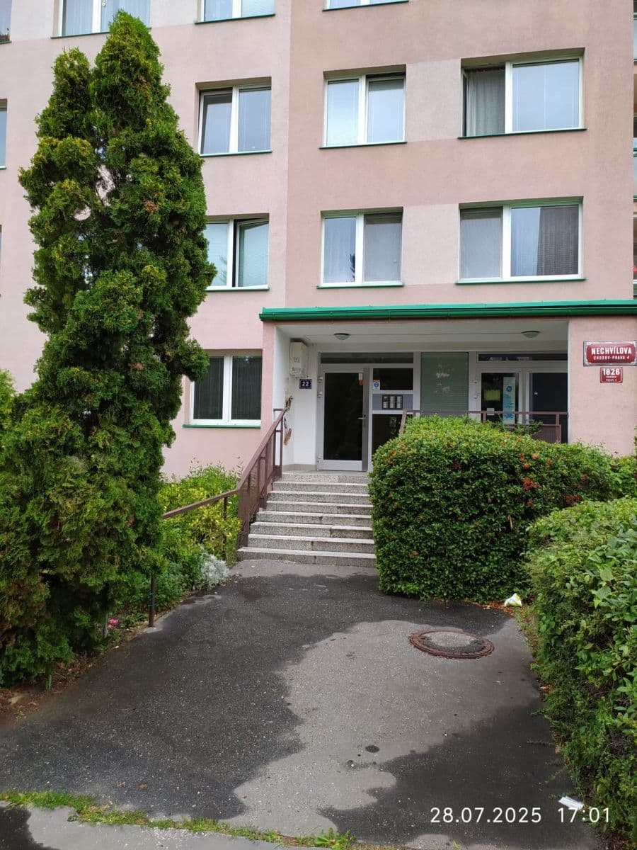 Prenájom bytu 4-izbový 90 m², Nechvílova, Praha, Praha Prenájom bytu 4-izbový 90 m², Nechvílova, Praha, Praha