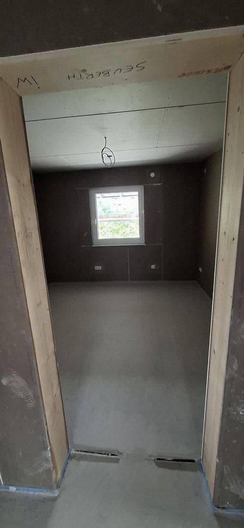 Prenájom bytu 4-izbový 130 m², Wiesenweg 66, Bubenreuth, Bavorsko Prenájom bytu 4-izbový 130 m², Wiesenweg 66, Bubenreuth, Bavorsko