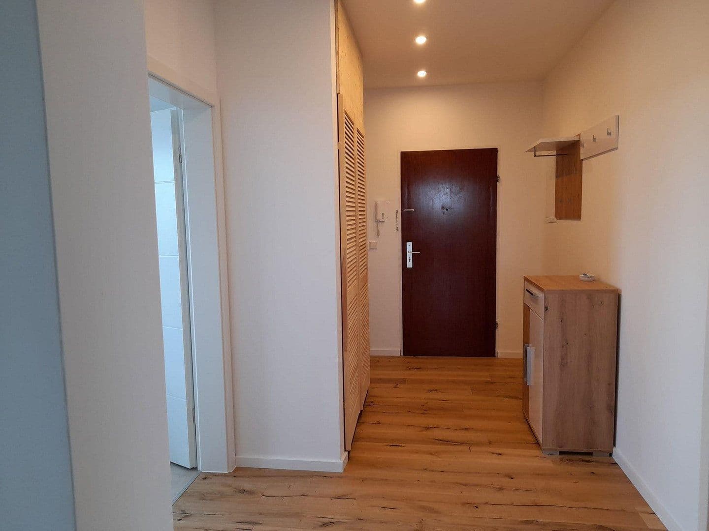 Prenájom bytu 4-izbový 98 m², Honsellstr. 1b, Karlsruhe, Bádensko-Wurttembersko Prenájom bytu 4-izbový 98 m², Honsellstr. 1b, Karlsruhe, Bádensko-Wurttembersko