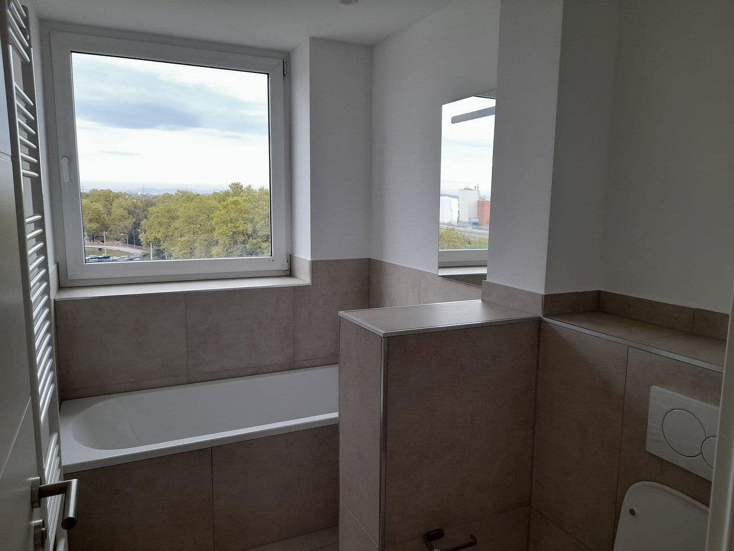 Prenájom bytu 4-izbový 98 m², Honsellstr. 1b, Karlsruhe, Bádensko-Wurttembersko Prenájom bytu 4-izbový 98 m², Honsellstr. 1b, Karlsruhe, Bádensko-Wurttembersko