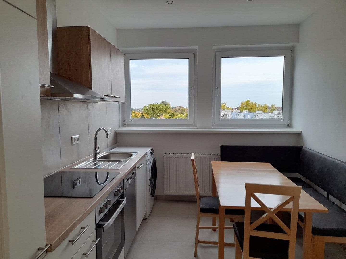 Prenájom bytu 4-izbový 98 m², Honsellstr. 1b, Karlsruhe, Bádensko-Wurttembersko Prenájom bytu 4-izbový 98 m², Honsellstr. 1b, Karlsruhe, Bádensko-Wurttembersko