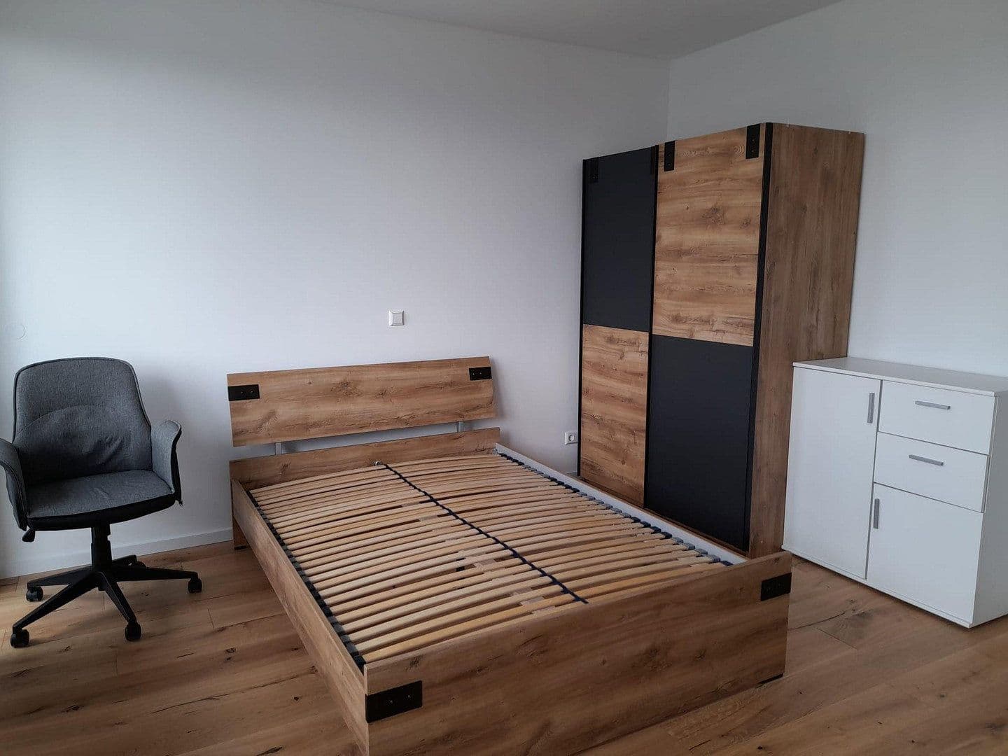 Prenájom bytu 4-izbový 98 m², Honsellstr. 1b, Karlsruhe, Bádensko-Wurttembersko Prenájom bytu 4-izbový 98 m², Honsellstr. 1b, Karlsruhe, Bádensko-Wurttembersko