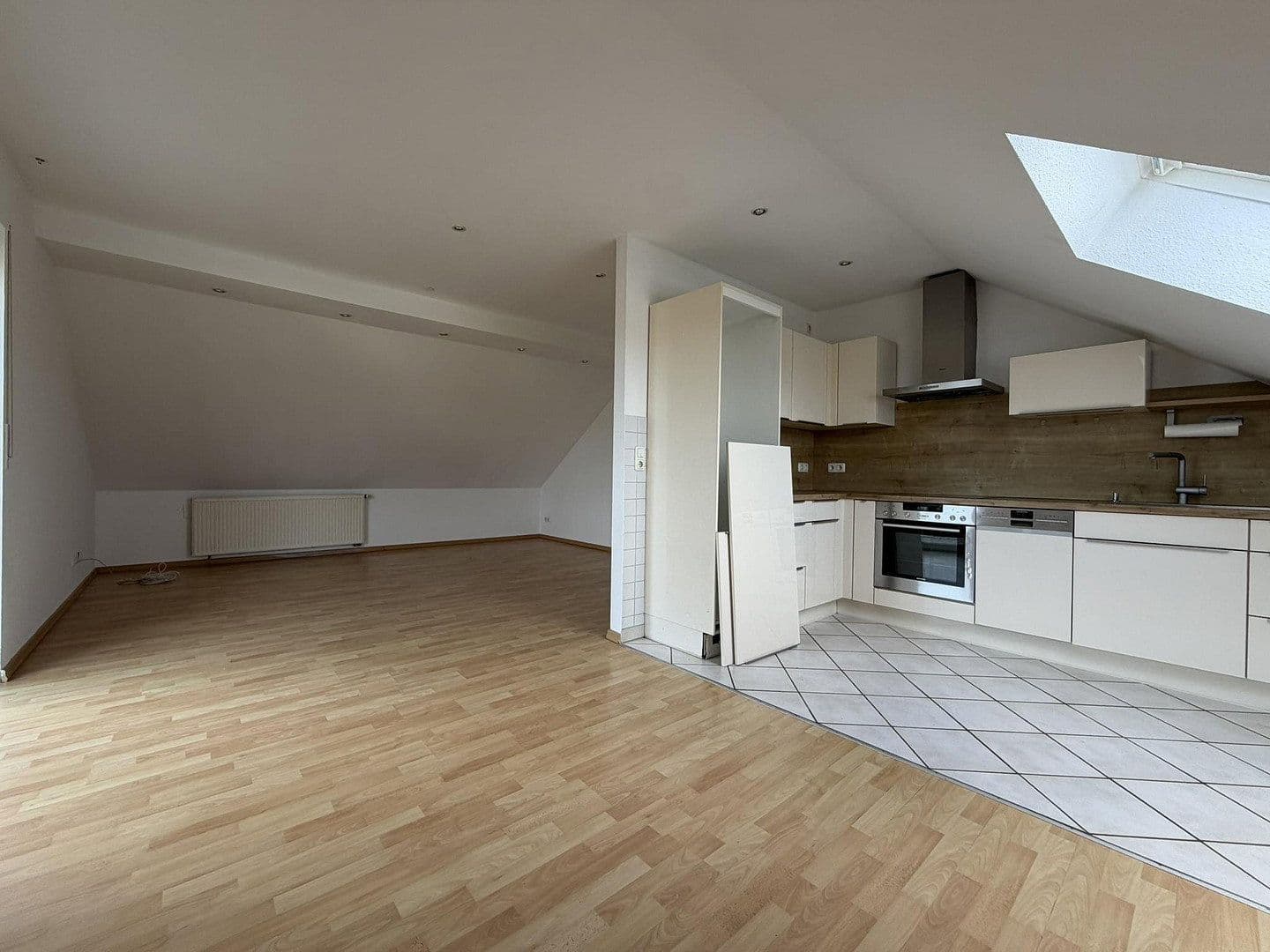 Prenájom bytu 3-izbový 85 m², Hainburg, Hesensko Prenájom bytu 3-izbový 85 m², Hainburg, Hesensko
