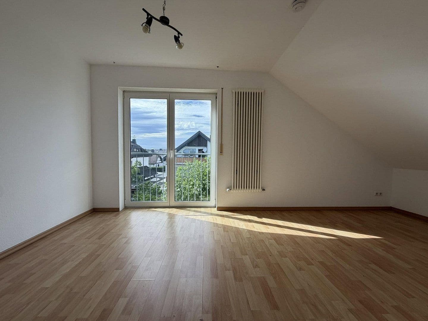Prenájom bytu 3-izbový 85 m², Hainburg, Hesensko Prenájom bytu 3-izbový 85 m², Hainburg, Hesensko