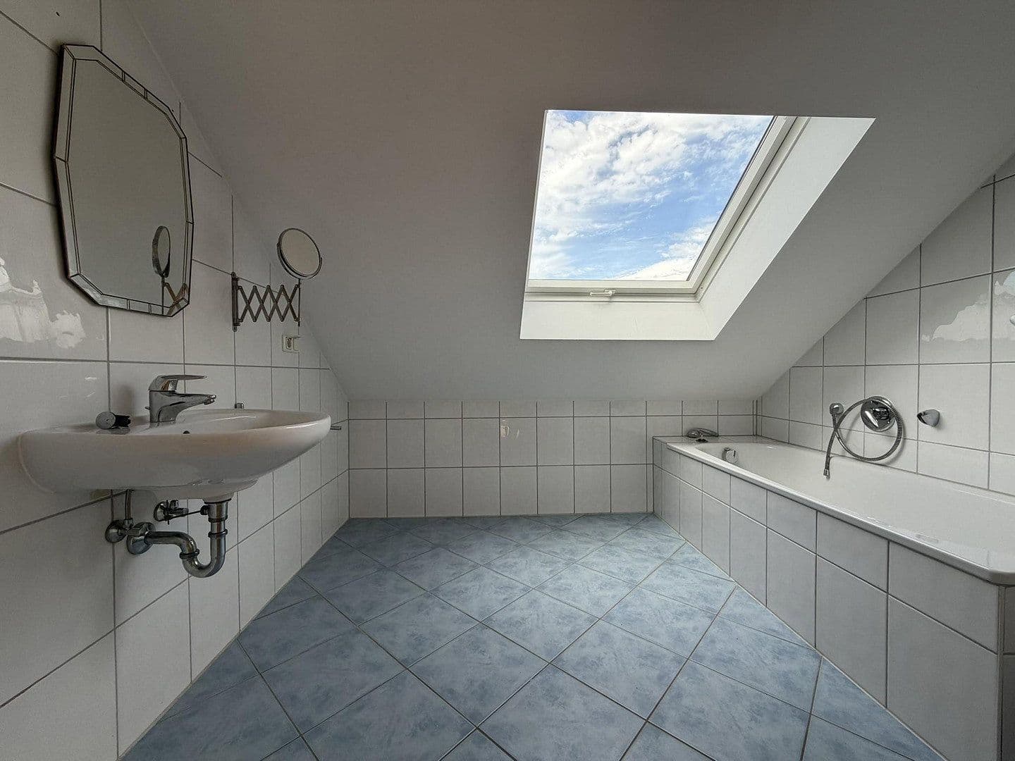 Prenájom bytu 3-izbový 85 m², Hainburg, Hesensko Prenájom bytu 3-izbový 85 m², Hainburg, Hesensko