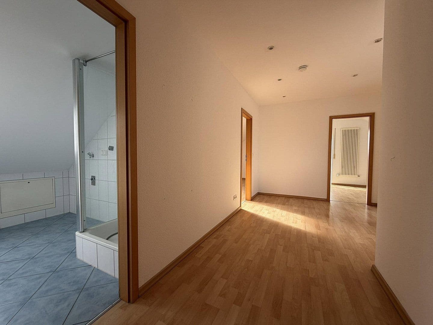 Prenájom bytu 3-izbový 85 m², Hainburg, Hesensko Prenájom bytu 3-izbový 85 m², Hainburg, Hesensko