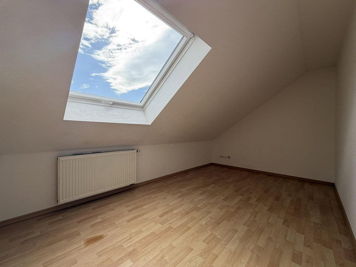 Prenájom bytu 3-izbový 85 m², Hainburg, Hesensko Prenájom bytu 3-izbový 85 m², Hainburg, Hesensko