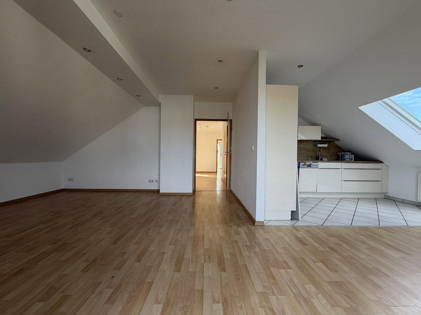 Prenájom bytu 3-izbový 85 m², Hainburg, Hesensko Prenájom bytu 3-izbový 85 m², Hainburg, Hesensko