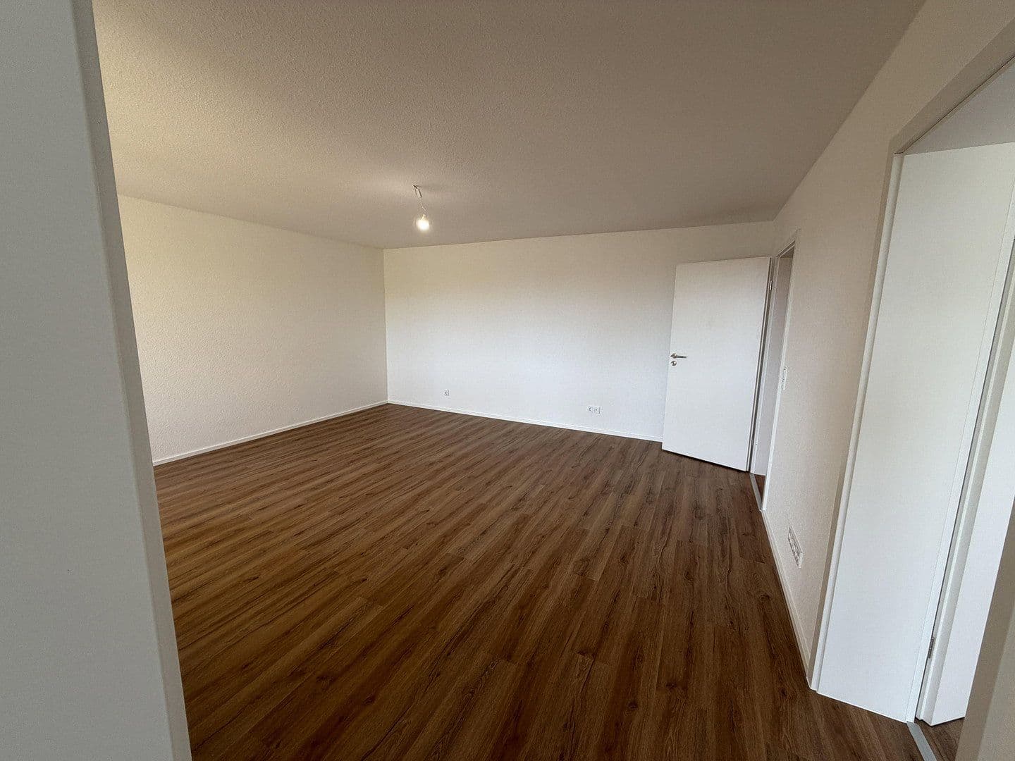 Prenájom bytu 2-izbový 60 m², Am Wald 11, Wiesbaden, Hesensko Prenájom bytu 2-izbový 60 m², Am Wald 11, Wiesbaden, Hesensko