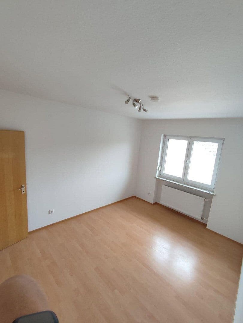 Prenájom bytu 3-izbový 80 m², Mengerschied, Porýnie-Falcko Prenájom bytu 3-izbový 80 m², Mengerschied, Porýnie-Falcko