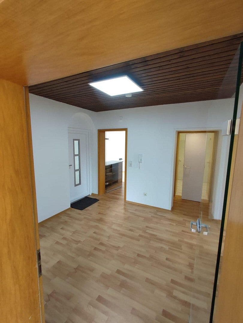Prenájom bytu 3-izbový 80 m², Mengerschied, Porýnie-Falcko Prenájom bytu 3-izbový 80 m², Mengerschied, Porýnie-Falcko
