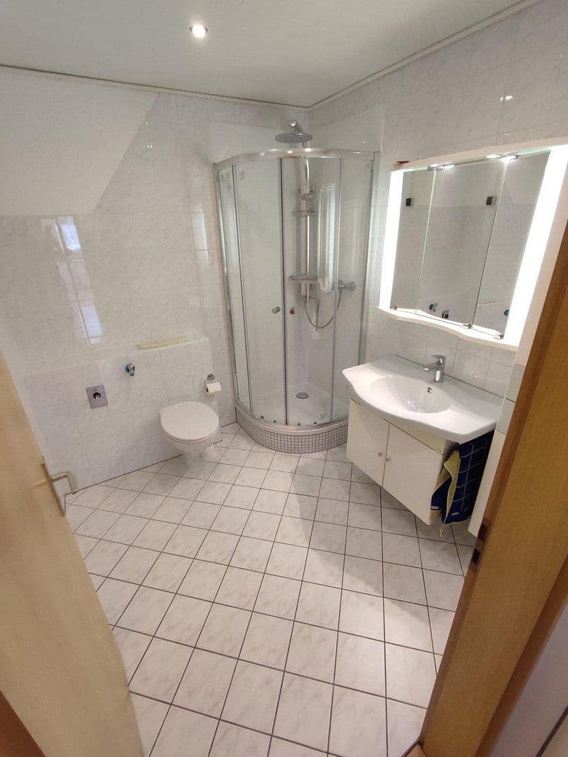 Prenájom bytu 3-izbový 80 m², Mengerschied, Porýnie-Falcko Prenájom bytu 3-izbový 80 m², Mengerschied, Porýnie-Falcko