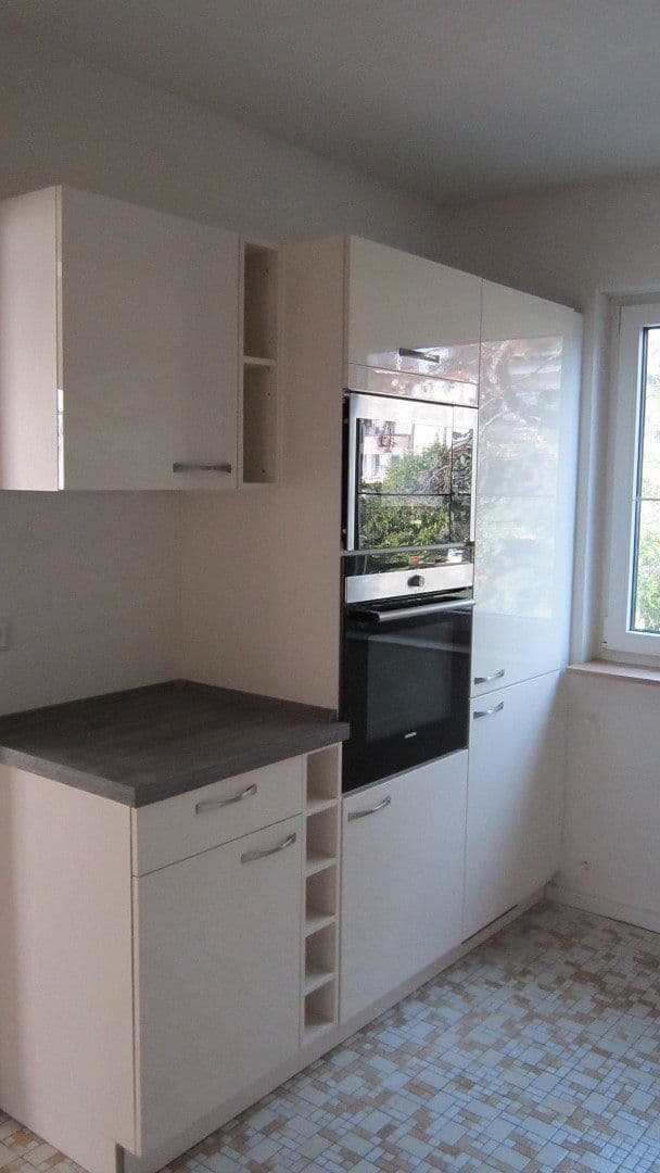 Prenájom bytu 4-izbový 130 m², Herrenberg, Bádensko-Wurttembersko Prenájom bytu 4-izbový 130 m², Herrenberg, Bádensko-Wurttembersko