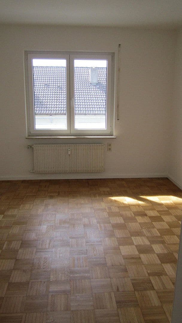 Prenájom bytu 4-izbový 130 m², Herrenberg, Bádensko-Wurttembersko Prenájom bytu 4-izbový 130 m², Herrenberg, Bádensko-Wurttembersko