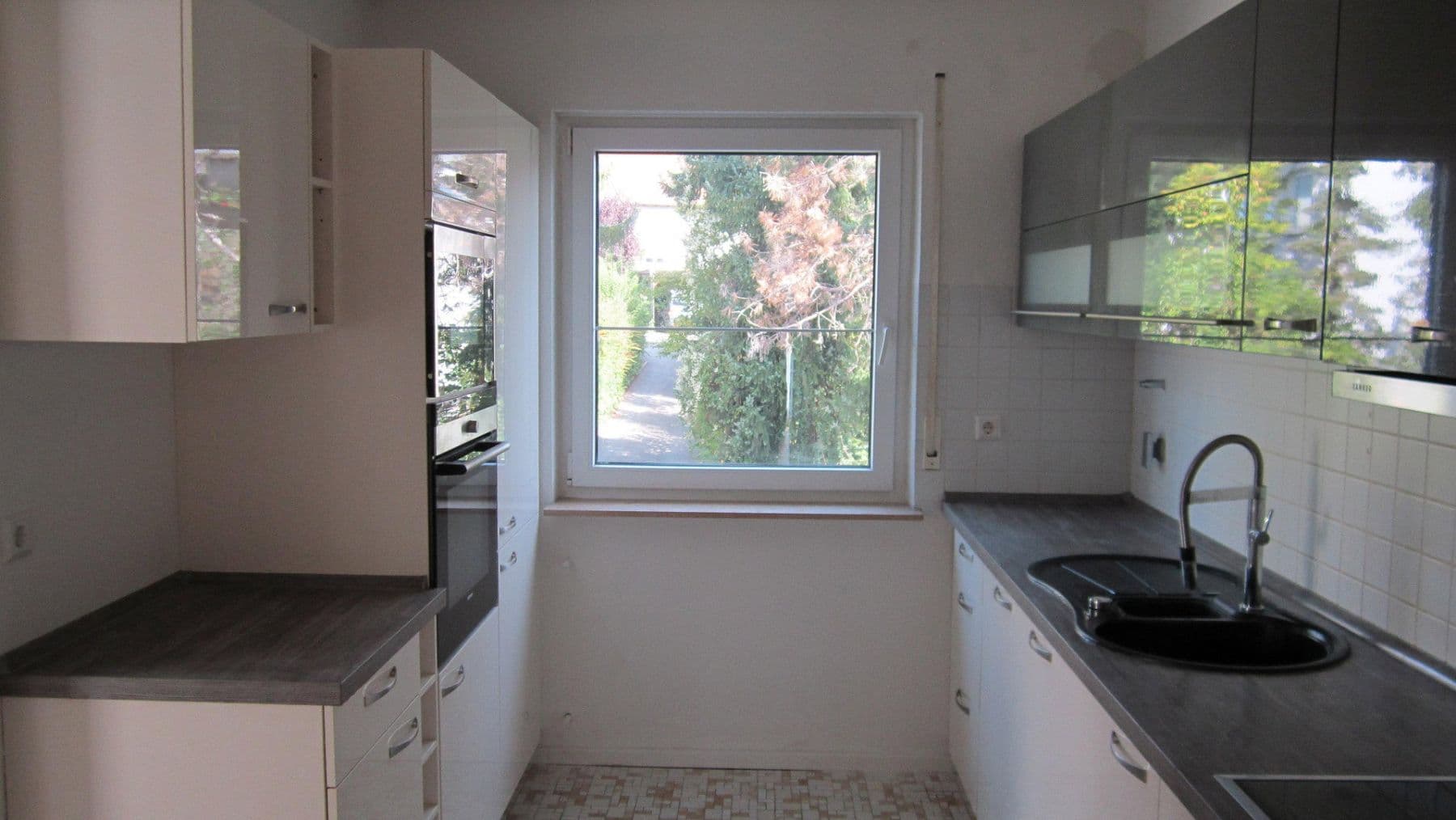 Prenájom bytu 4-izbový 130 m², Herrenberg, Bádensko-Wurttembersko Prenájom bytu 4-izbový 130 m², Herrenberg, Bádensko-Wurttembersko