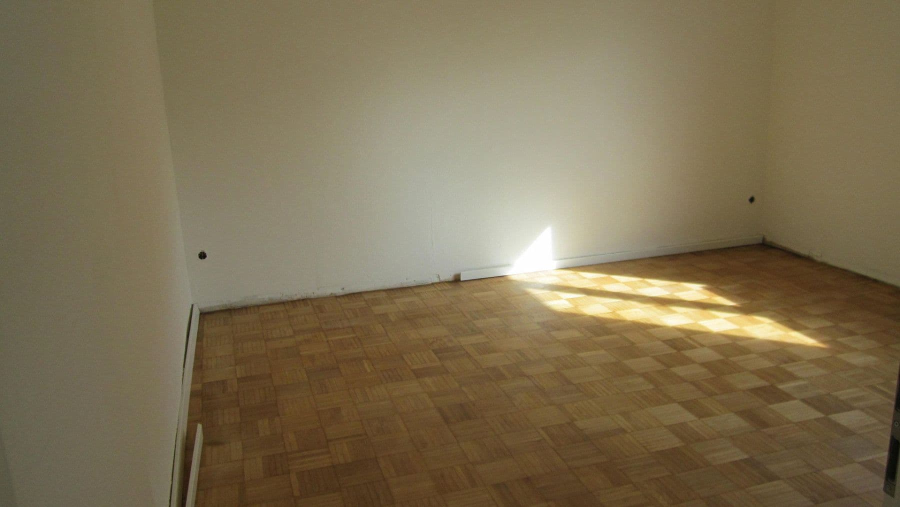 Prenájom bytu 4-izbový 130 m², Herrenberg, Bádensko-Wurttembersko Prenájom bytu 4-izbový 130 m², Herrenberg, Bádensko-Wurttembersko