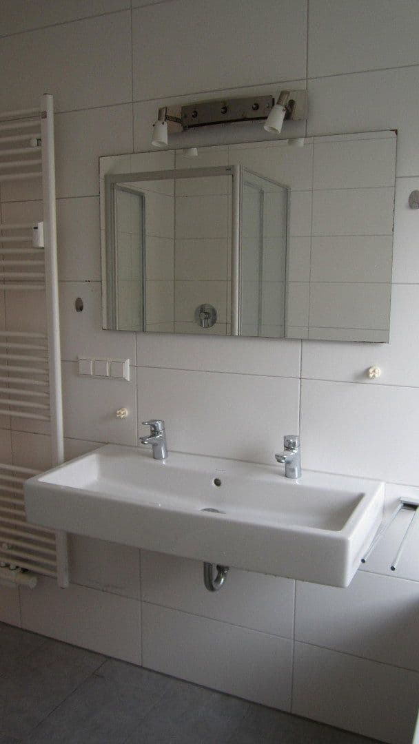 Prenájom bytu 4-izbový 130 m², Herrenberg, Bádensko-Wurttembersko Prenájom bytu 4-izbový 130 m², Herrenberg, Bádensko-Wurttembersko