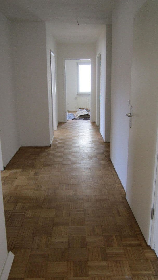 Prenájom bytu 4-izbový 130 m², Herrenberg, Bádensko-Wurttembersko Prenájom bytu 4-izbový 130 m², Herrenberg, Bádensko-Wurttembersko