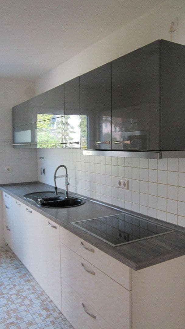 Prenájom bytu 4-izbový 130 m², Herrenberg, Bádensko-Wurttembersko Prenájom bytu 4-izbový 130 m², Herrenberg, Bádensko-Wurttembersko