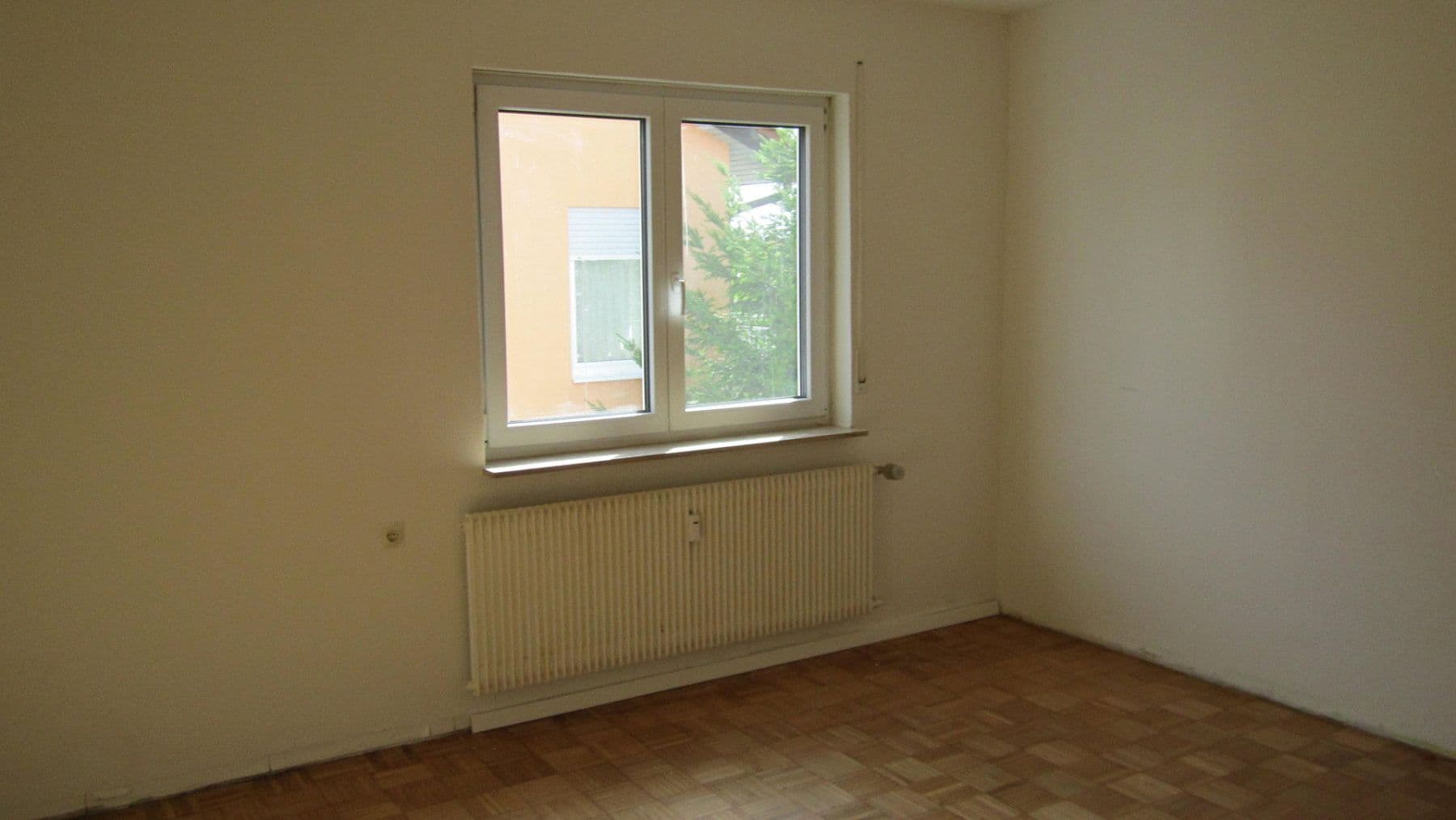 Prenájom bytu 4-izbový 130 m², Herrenberg, Bádensko-Wurttembersko Prenájom bytu 4-izbový 130 m², Herrenberg, Bádensko-Wurttembersko