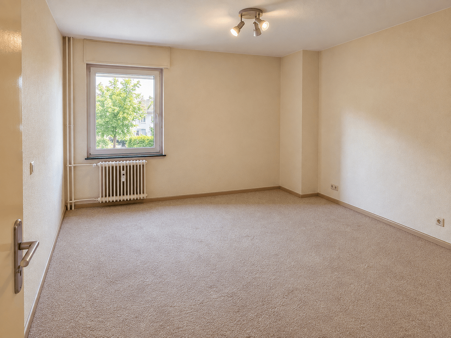Predaj bytu 4-izbový 75 m², Frankfurt Nieder-Eschbach, Hesensko Predaj bytu 4-izbový 75 m², Frankfurt Nieder-Eschbach, Hesensko