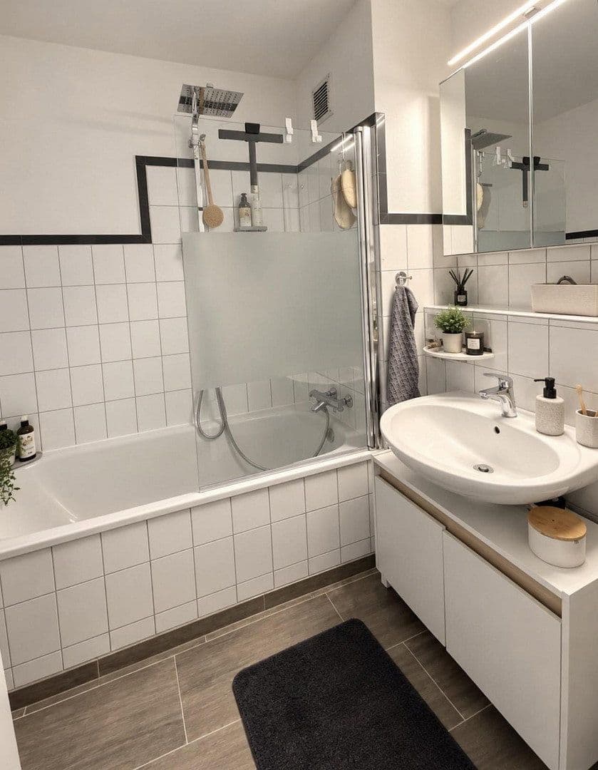 Predaj bytu 3-izbový 80 m², Max-Halbe-Str.20, Düsseldorf, Severné Porýnie - Westfálsko Predaj bytu 3-izbový 80 m², Max-Halbe-Str.20, Düsseldorf, Severné Porýnie - Westfálsko