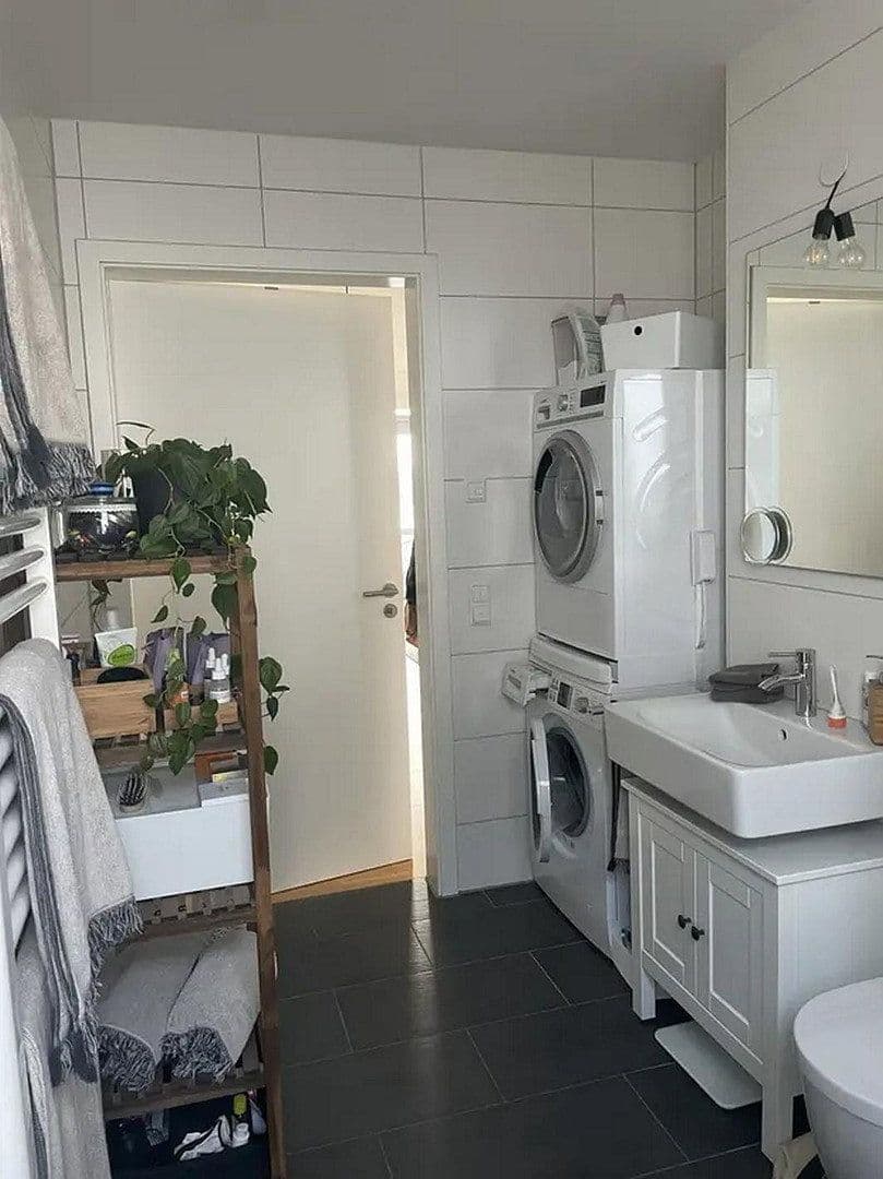 Prenájom bytu 2-izbový 62 m², Ulm, Bádensko-Wurttembersko Prenájom bytu 2-izbový 62 m², Ulm, Bádensko-Wurttembersko