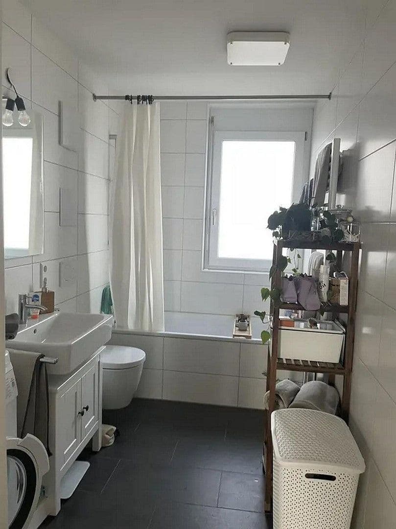 Prenájom bytu 2-izbový 62 m², Ulm, Bádensko-Wurttembersko Prenájom bytu 2-izbový 62 m², Ulm, Bádensko-Wurttembersko