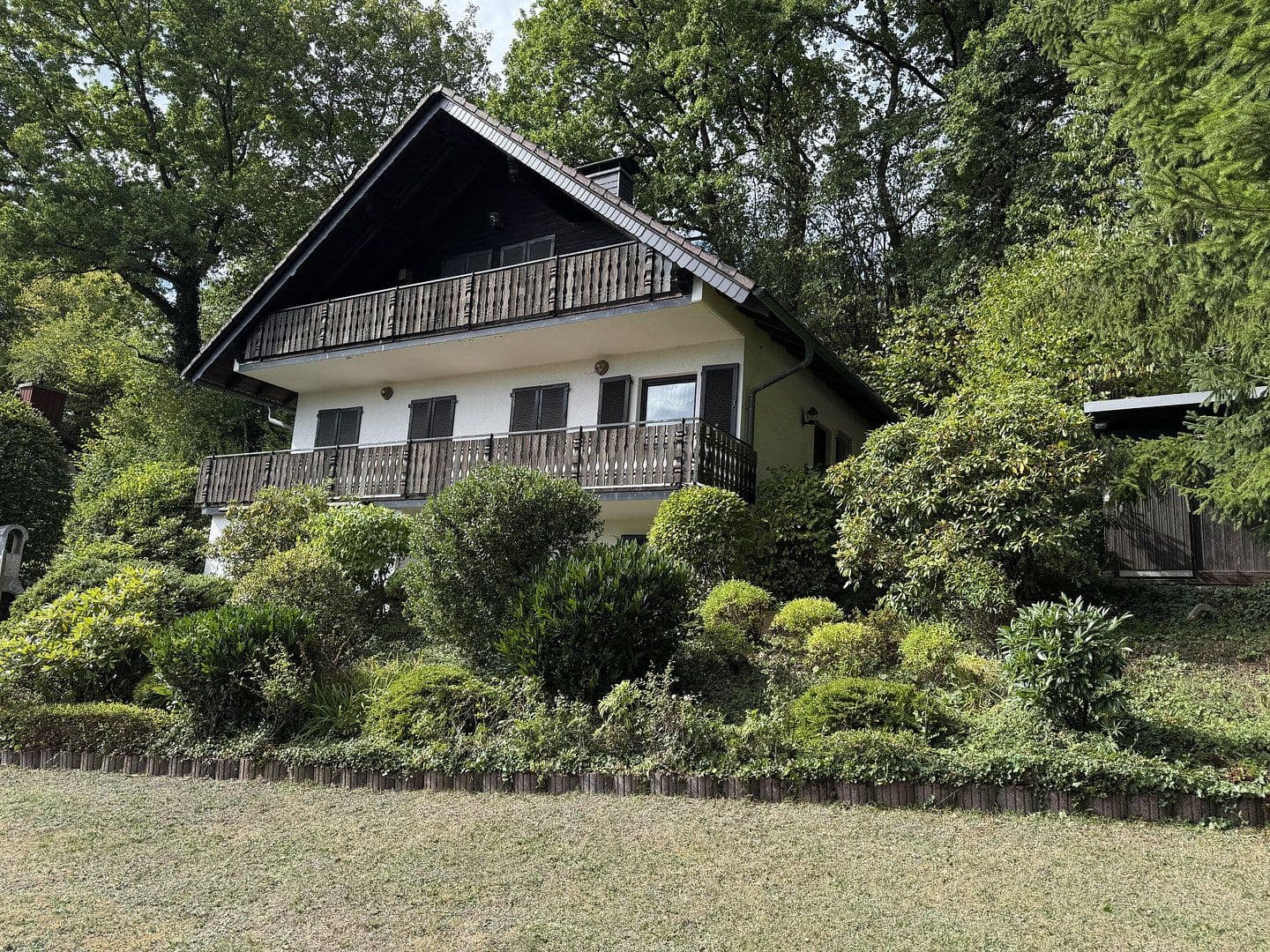 Predaj domu 140 m², pozemok 909 m², Schlüchtern, Hesensko Predaj domu 140 m², pozemok 909 m², Schlüchtern, Hesensko