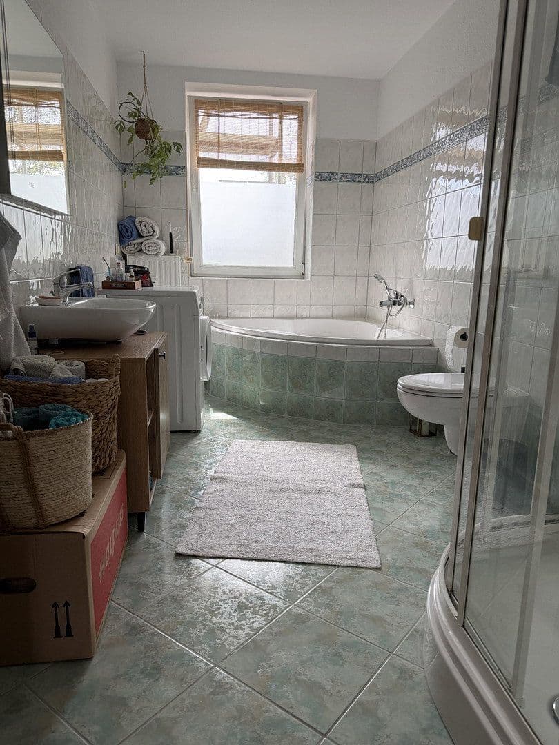 Prenájom bytu 2-izbový 73 m², Halle, Sasko-Anhaltsko Prenájom bytu 2-izbový 73 m², Halle, Sasko-Anhaltsko