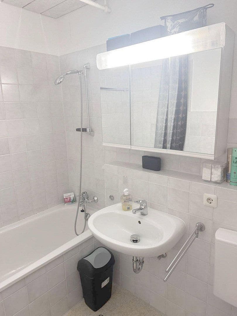 Prenájom bytu 3-izbový 68 m², Ulm, Bádensko-Wurttembersko Prenájom bytu 3-izbový 68 m², Ulm, Bádensko-Wurttembersko