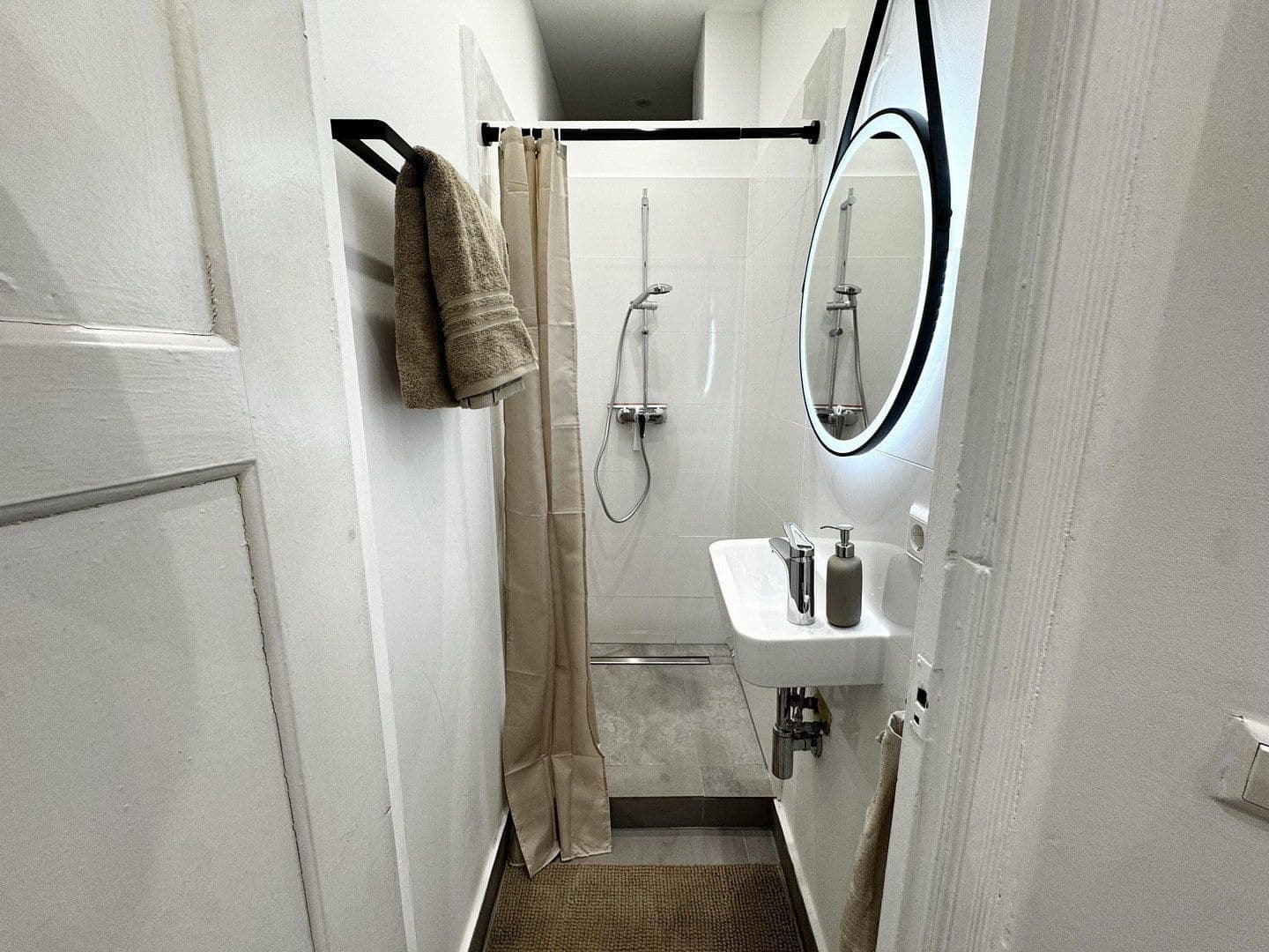 Prenájom bytu 1-izbový 32 m², Friedrich-Wilhelm-Str. 64, Berlin, Berlín Prenájom bytu 1-izbový 32 m², Friedrich-Wilhelm-Str. 64, Berlin, Berlín