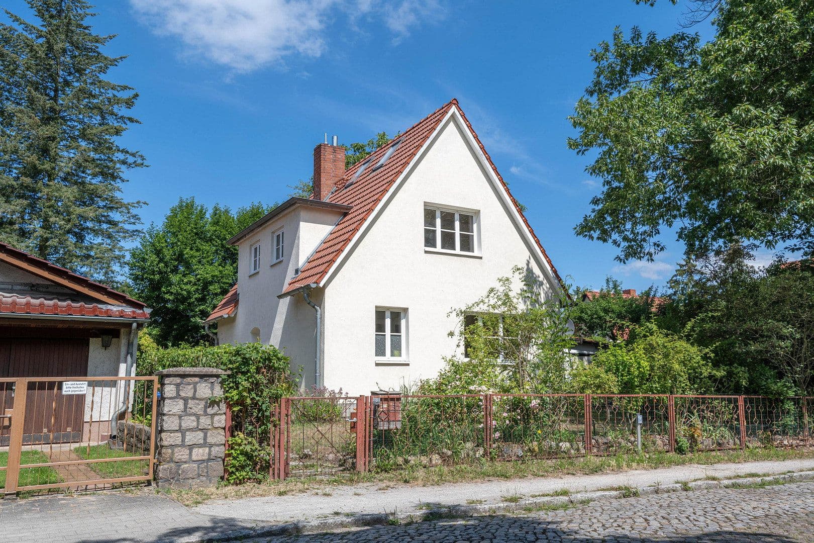 Predaj domu 92 m², pozemok 556 m², Kleinmachnow, Brandenbursko Predaj domu 92 m², pozemok 556 m², Kleinmachnow, Brandenbursko