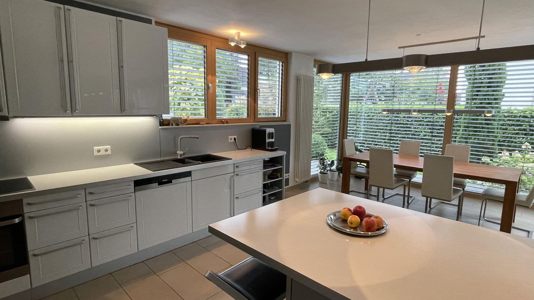 Predaj domu 274 m², pozemok 702 m², Königswinter, Severné Porýnie - Westfálsko Predaj domu 274 m², pozemok 702 m², Königswinter, Severné Porýnie - Westfálsko