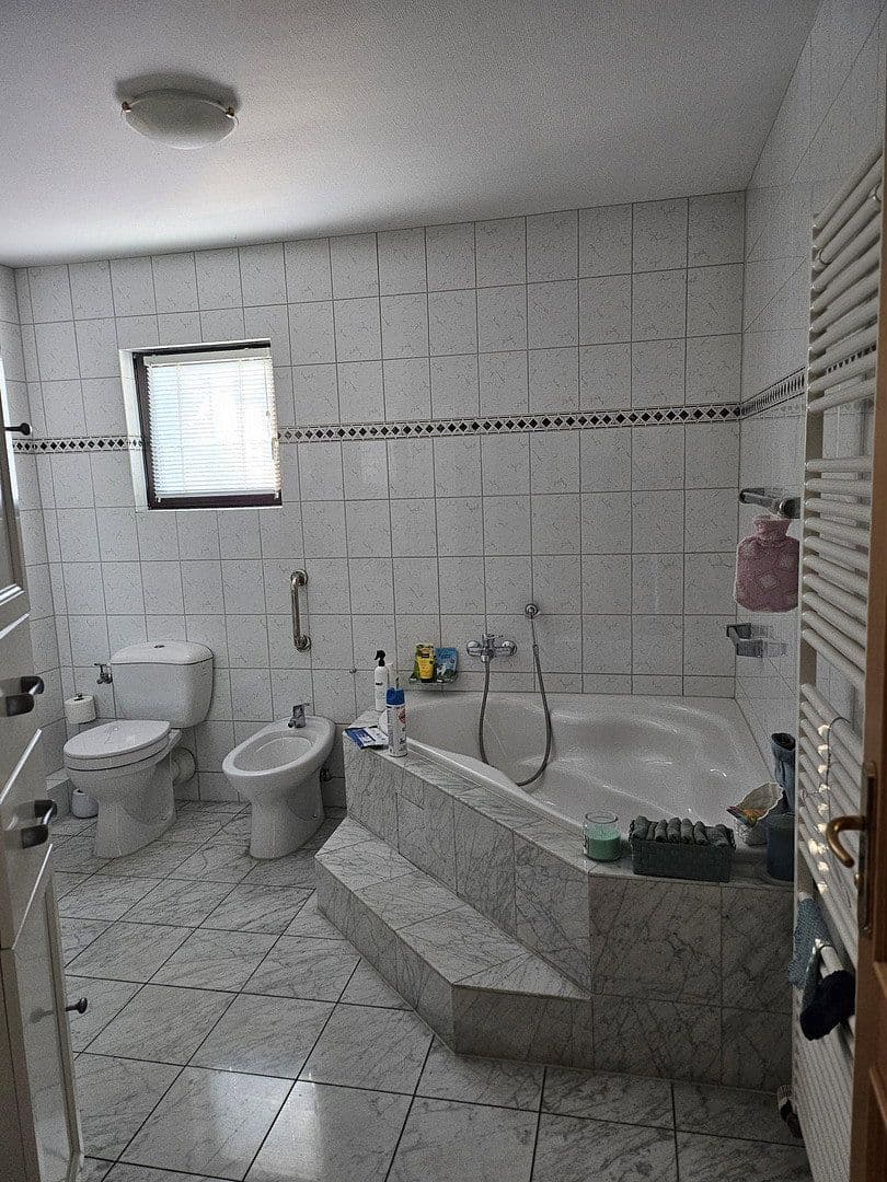 Predaj domu 280 m², pozemok 25.000 m², Busenhausen, Porýnie-Falcko Predaj domu 280 m², pozemok 25.000 m², Busenhausen, Porýnie-Falcko