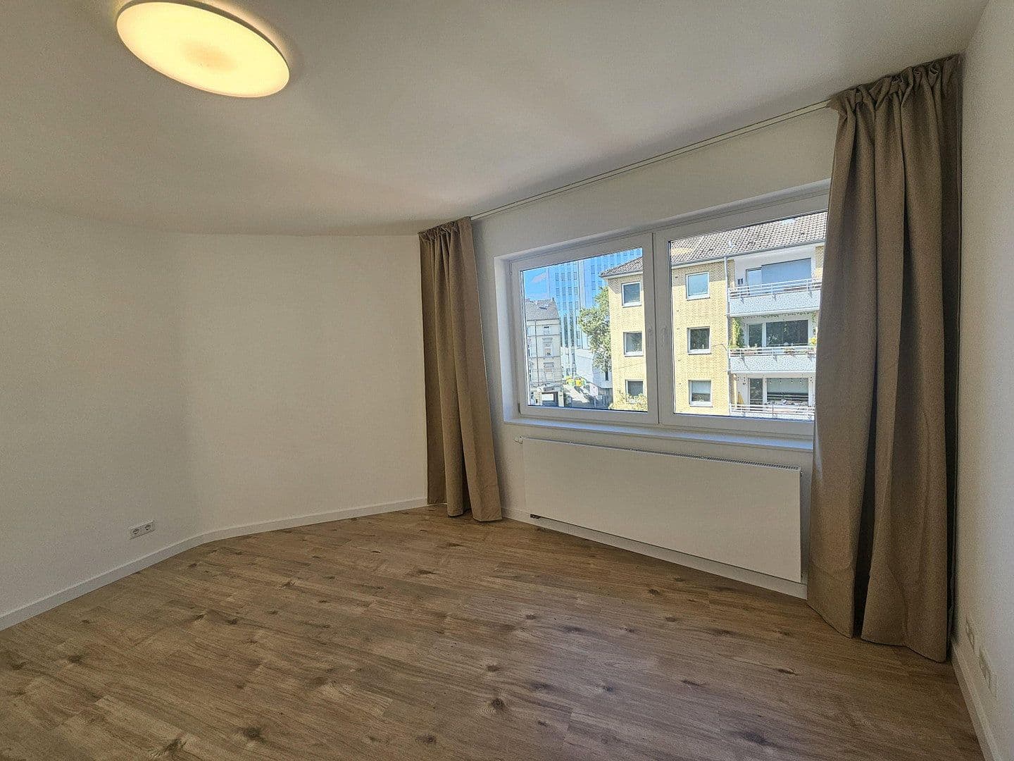 Prenájom bytu 1-izbový 35 m², Lorettostr. 60, Düsseldorf, Severné Porýnie - Westfálsko Prenájom bytu 1-izbový 35 m², Lorettostr. 60, Düsseldorf, Severné Porýnie - Westfálsko