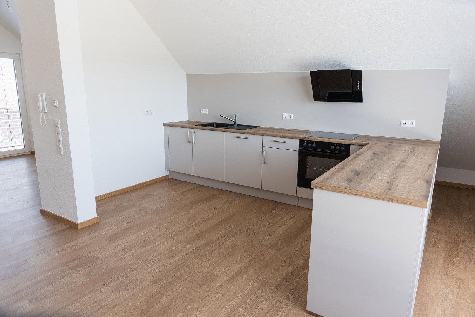 Prenájom bytu 5-izbový 132 m², Uhlandstraße 25, Bodelshausen, Bádensko-Wurttembersko Prenájom bytu 5-izbový 132 m², Uhlandstraße 25, Bodelshausen, Bádensko-Wurttembersko