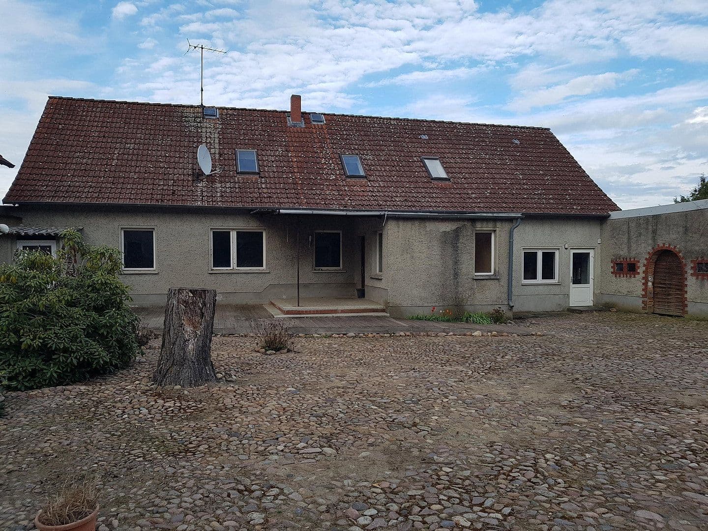 Predaj domu 198 m², pozemok 3.382 m², Kalbe (Milde), Sasko-Anhaltsko Predaj domu 198 m², pozemok 3.382 m², Kalbe (Milde), Sasko-Anhaltsko