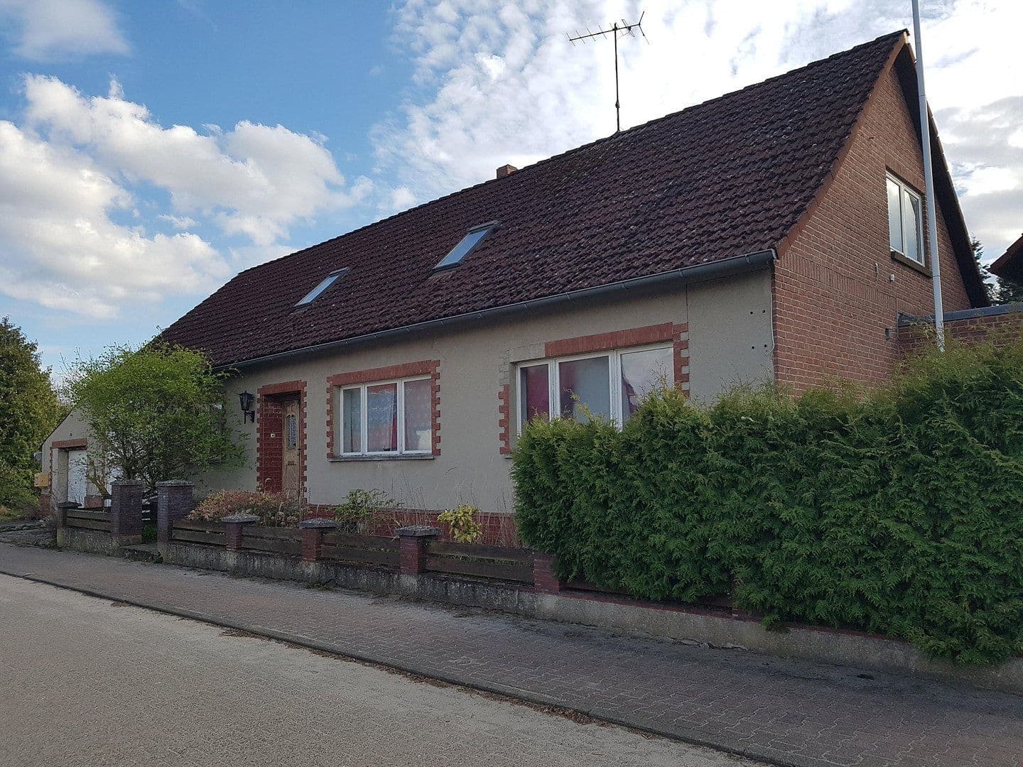 Predaj domu 198 m², pozemok 3.382 m², Kalbe (Milde), Sasko-Anhaltsko Predaj domu 198 m², pozemok 3.382 m², Kalbe (Milde), Sasko-Anhaltsko
