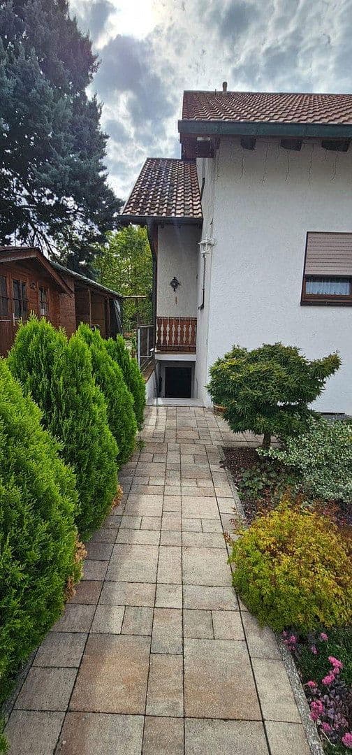 Predaj domu 270 m², pozemok 690 m², Oedheim, Bádensko-Wurttembersko Predaj domu 270 m², pozemok 690 m², Oedheim, Bádensko-Wurttembersko