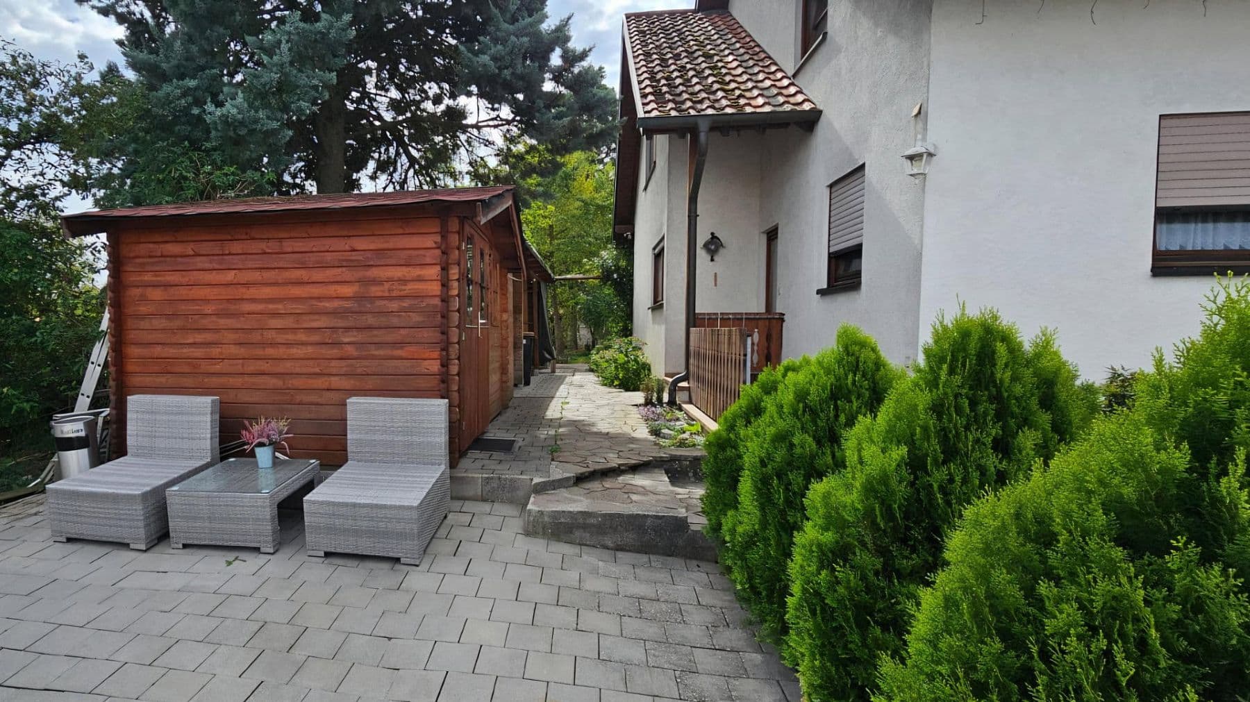 Predaj domu 270 m², pozemok 690 m², Oedheim, Bádensko-Wurttembersko Predaj domu 270 m², pozemok 690 m², Oedheim, Bádensko-Wurttembersko