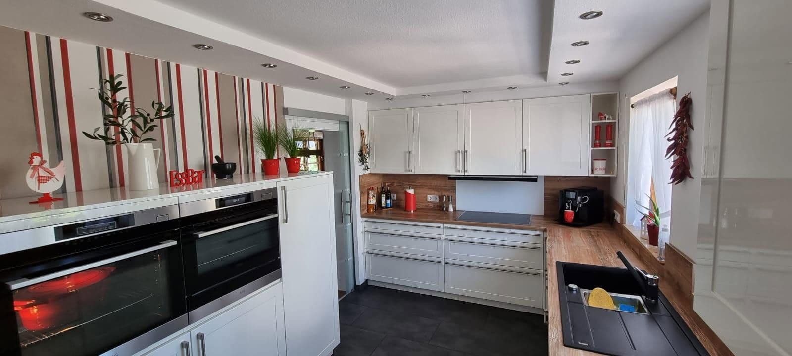 Predaj domu 270 m², pozemok 690 m², Oedheim, Bádensko-Wurttembersko Predaj domu 270 m², pozemok 690 m², Oedheim, Bádensko-Wurttembersko