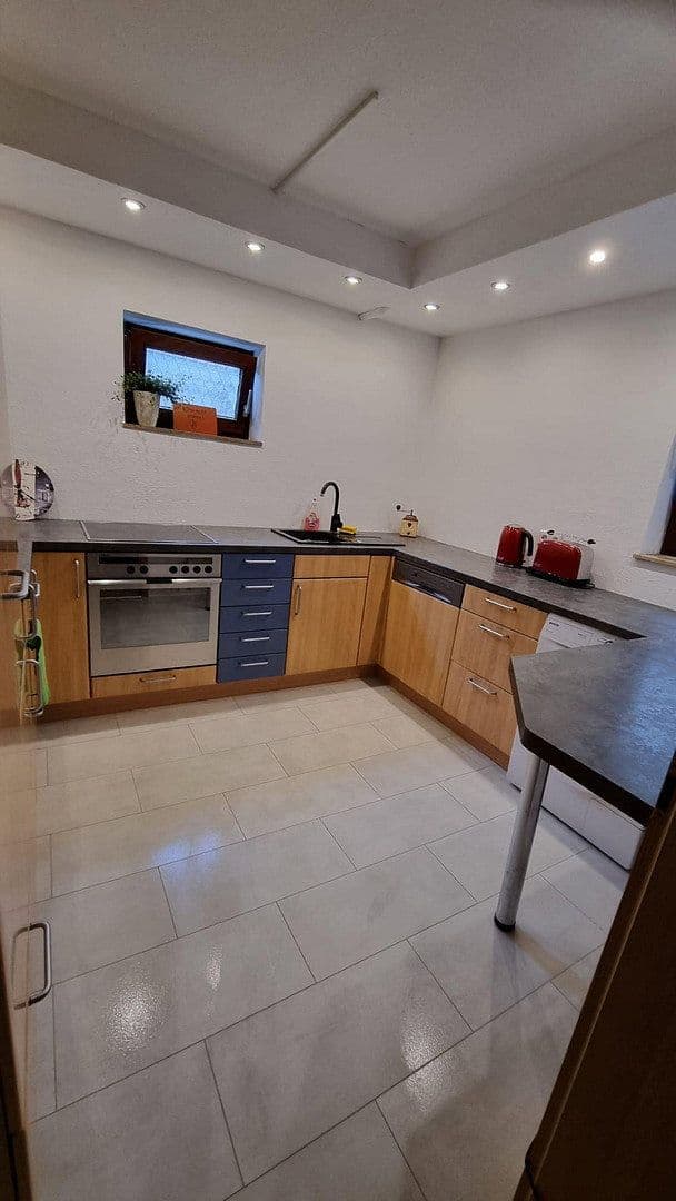 Predaj domu 270 m², pozemok 690 m², Oedheim, Bádensko-Wurttembersko Predaj domu 270 m², pozemok 690 m², Oedheim, Bádensko-Wurttembersko
