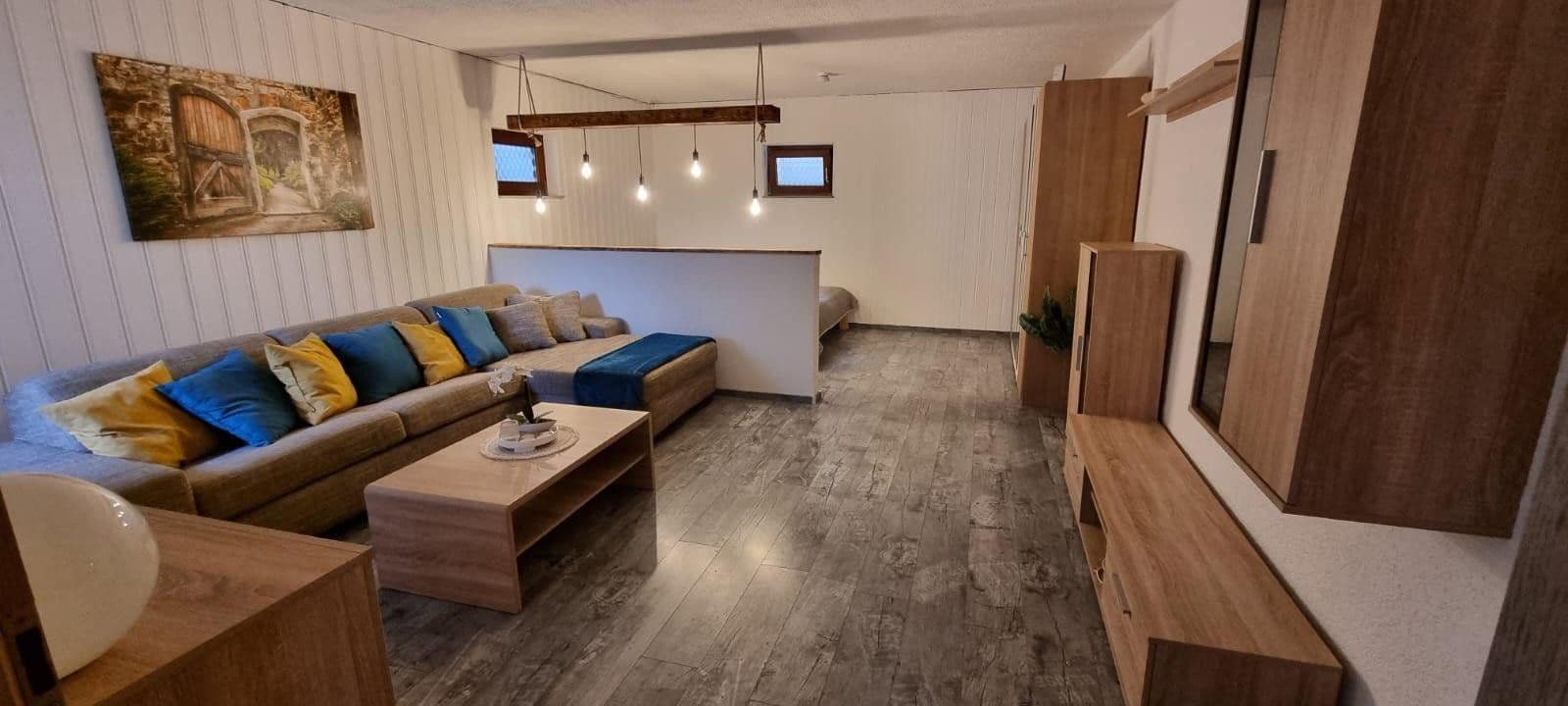 Predaj domu 270 m², pozemok 690 m², Oedheim, Bádensko-Wurttembersko Predaj domu 270 m², pozemok 690 m², Oedheim, Bádensko-Wurttembersko