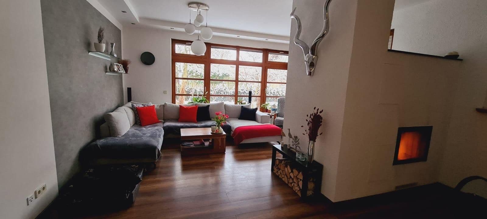 Predaj domu 270 m², pozemok 690 m², Oedheim, Bádensko-Wurttembersko Predaj domu 270 m², pozemok 690 m², Oedheim, Bádensko-Wurttembersko