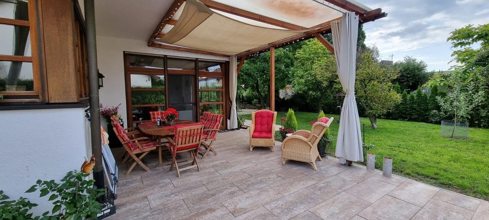Predaj domu 270 m², pozemok 690 m², Oedheim, Bádensko-Wurttembersko Predaj domu 270 m², pozemok 690 m², Oedheim, Bádensko-Wurttembersko